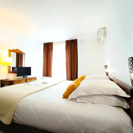 Des Tuileries 3* Nîmes